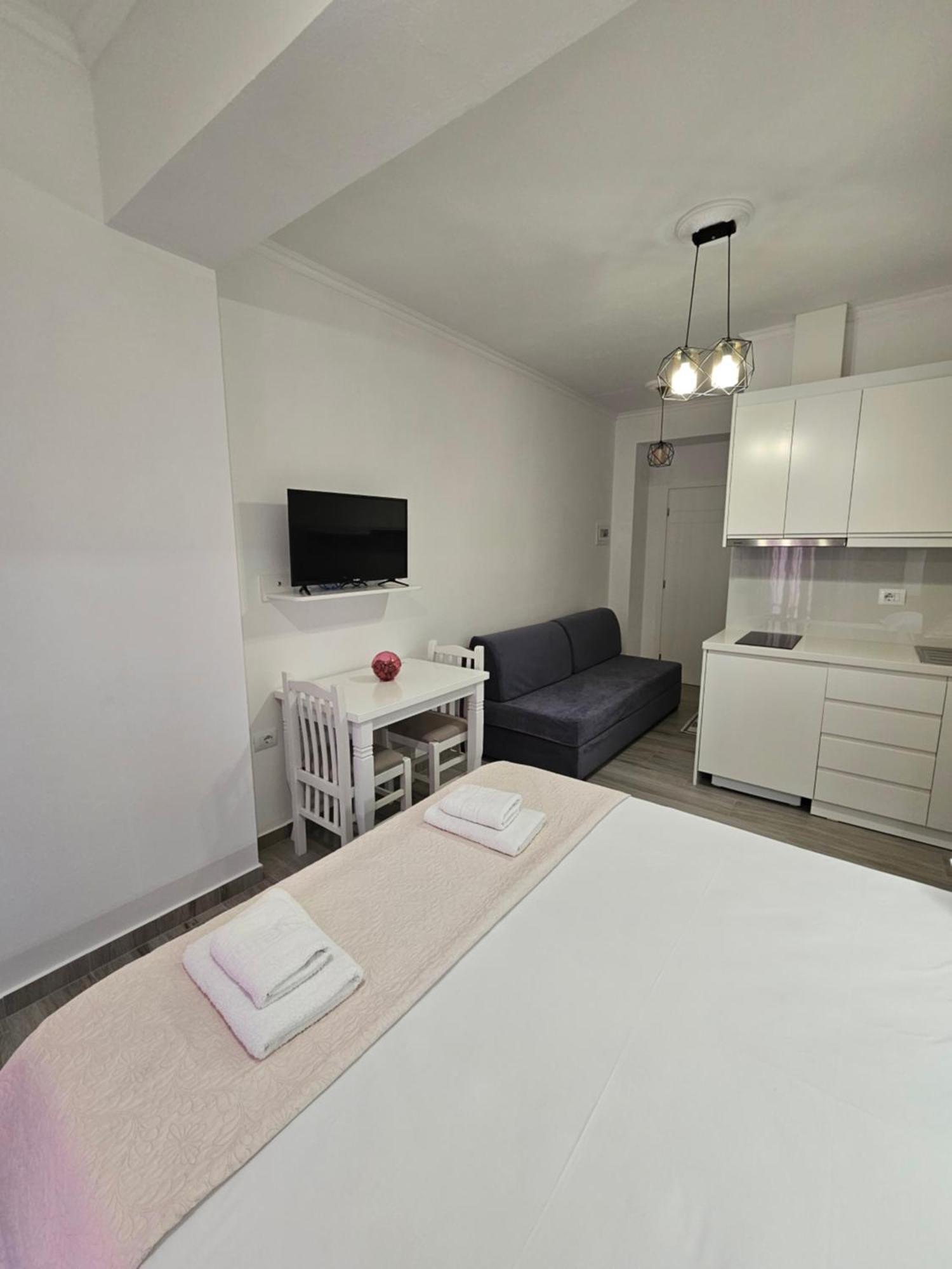 Nora'S Guesthouse Sarandë 외부 사진