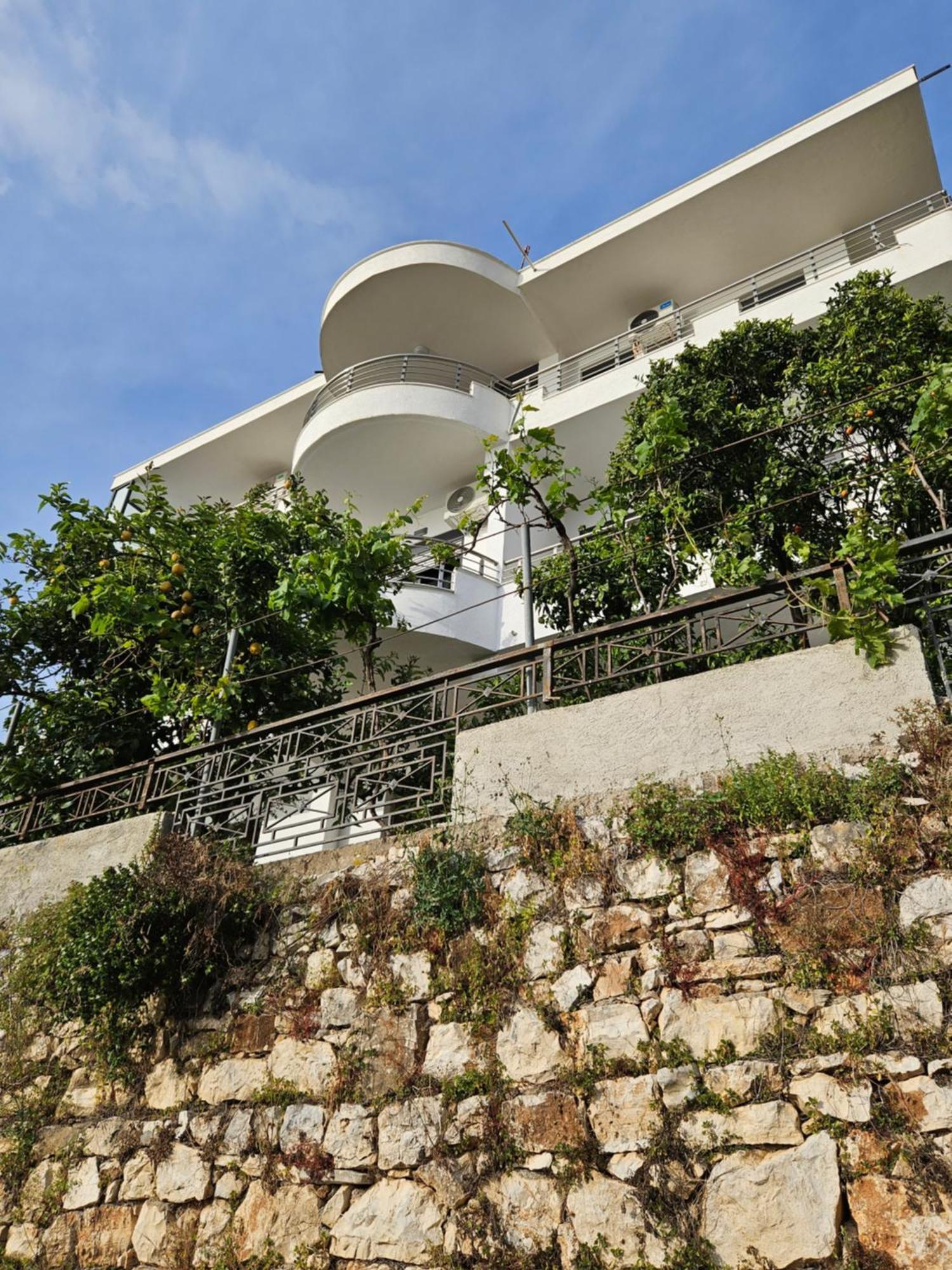 Nora'S Guesthouse Sarandë 외부 사진