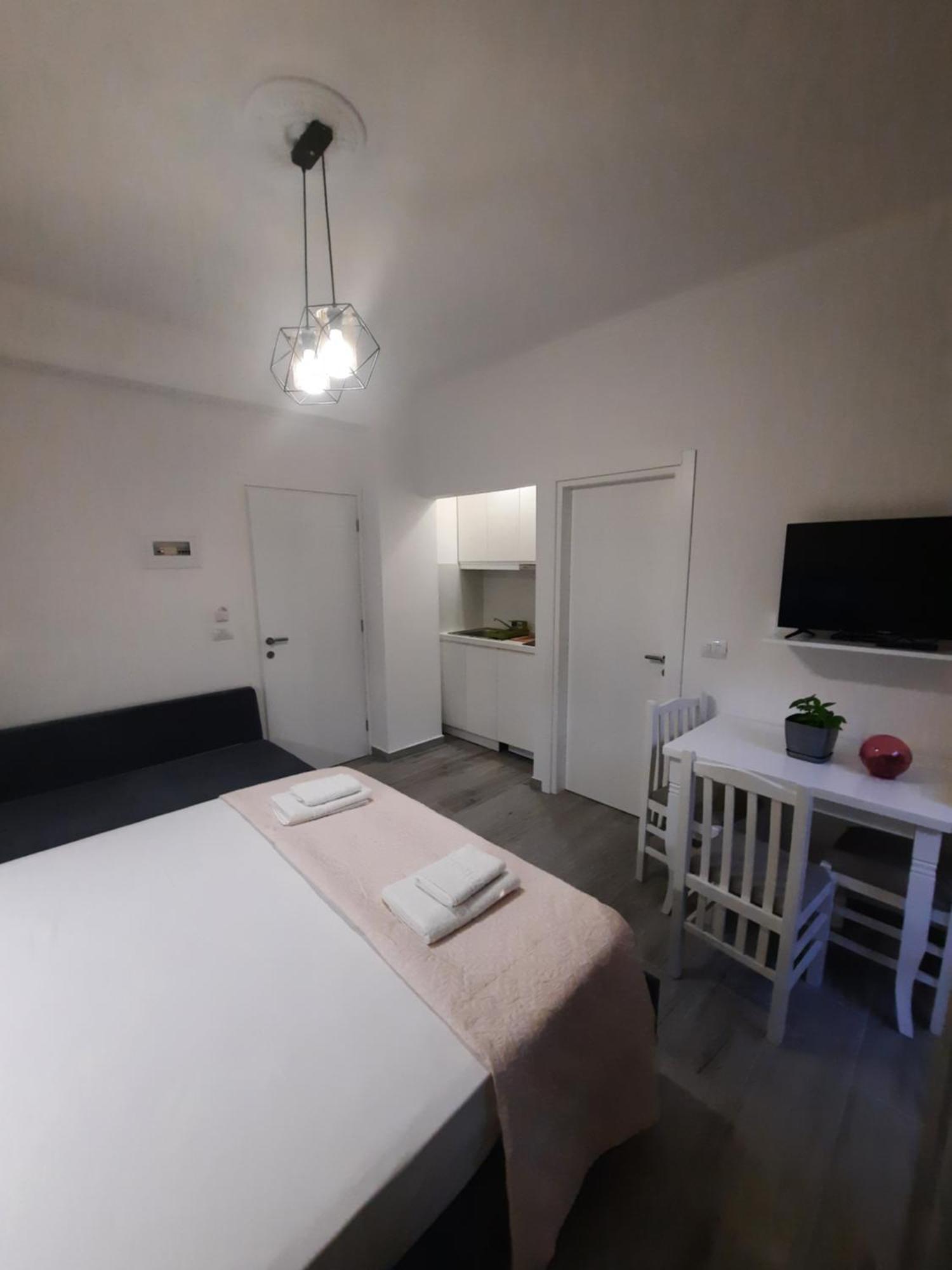 Nora'S Guesthouse Sarandë 외부 사진